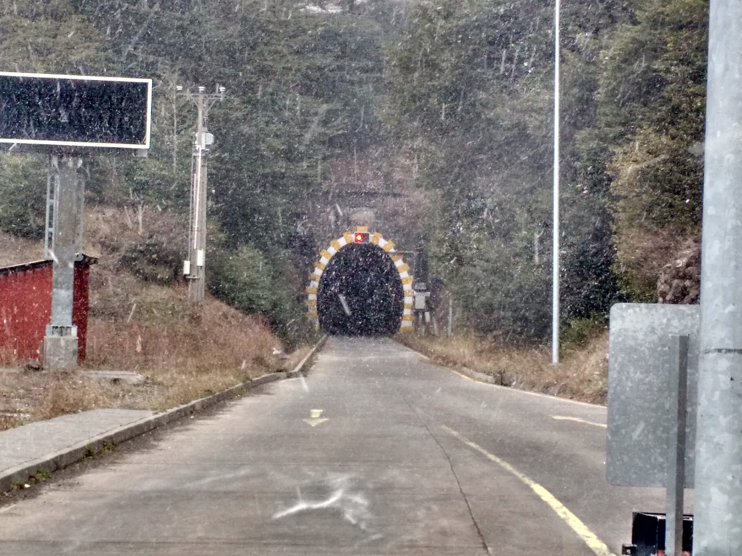 Instalaran Cables De Fibra En El Túnel Las Raíces De La Ruta 181 CH En La Araucanía