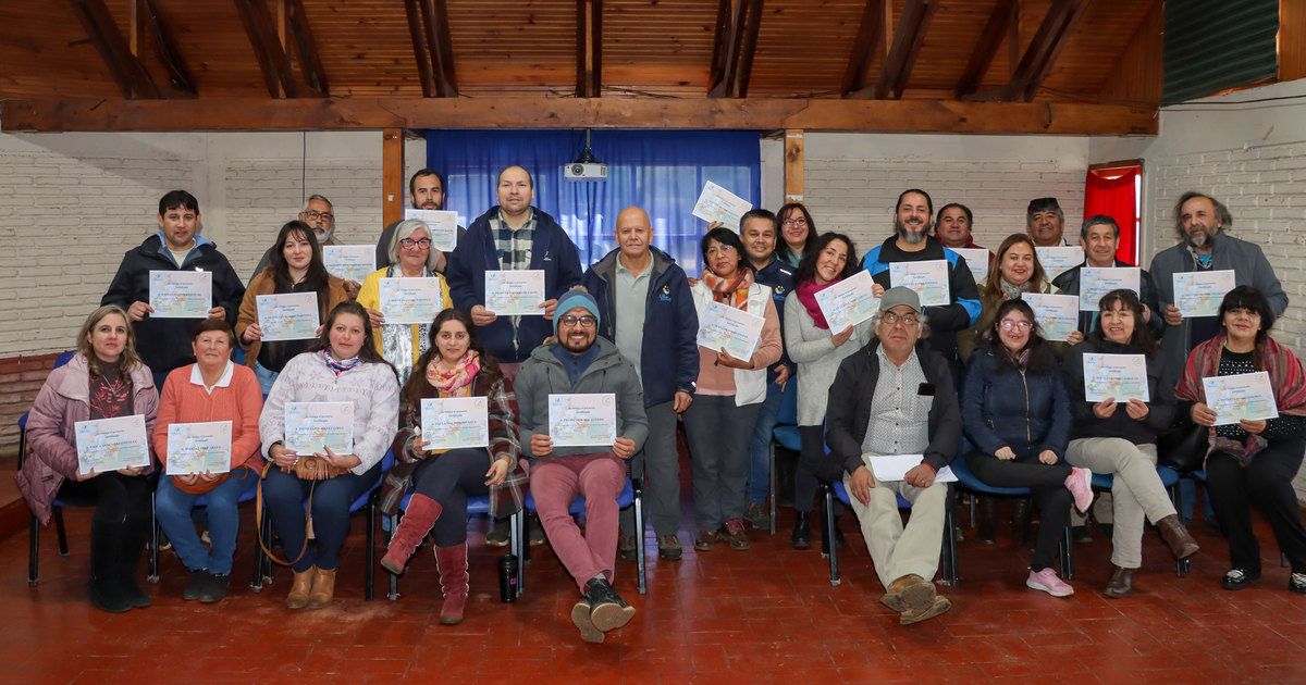 Finalizó en Villarrica exitoso taller de Iniciación Apícola con treintena de agricultores