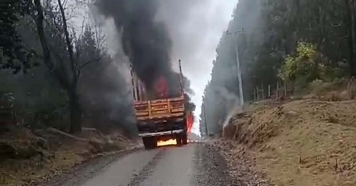 Esta mañana quemaron camión forestal en la comuna de Collipulli