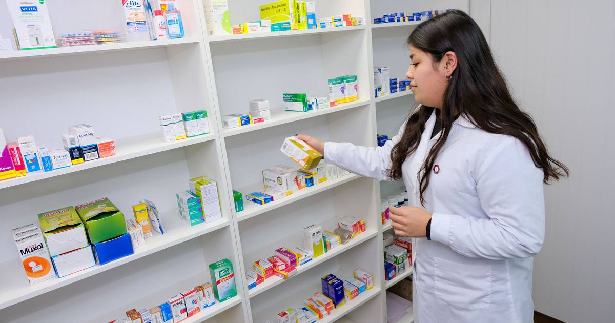 Vecinos de Villa Mininco celebran apertura de su primera farmacia