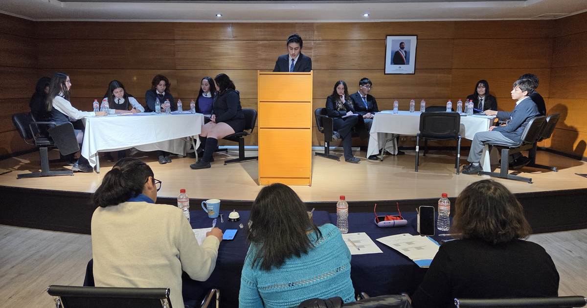 Con 20 equipos se lanzó sexta versión del torneo de debate estudiantil