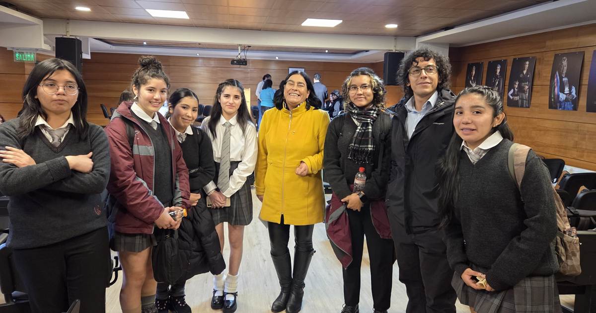 Con 20 equipos se lanzó sexta versión del torneo de debate estudiantil
