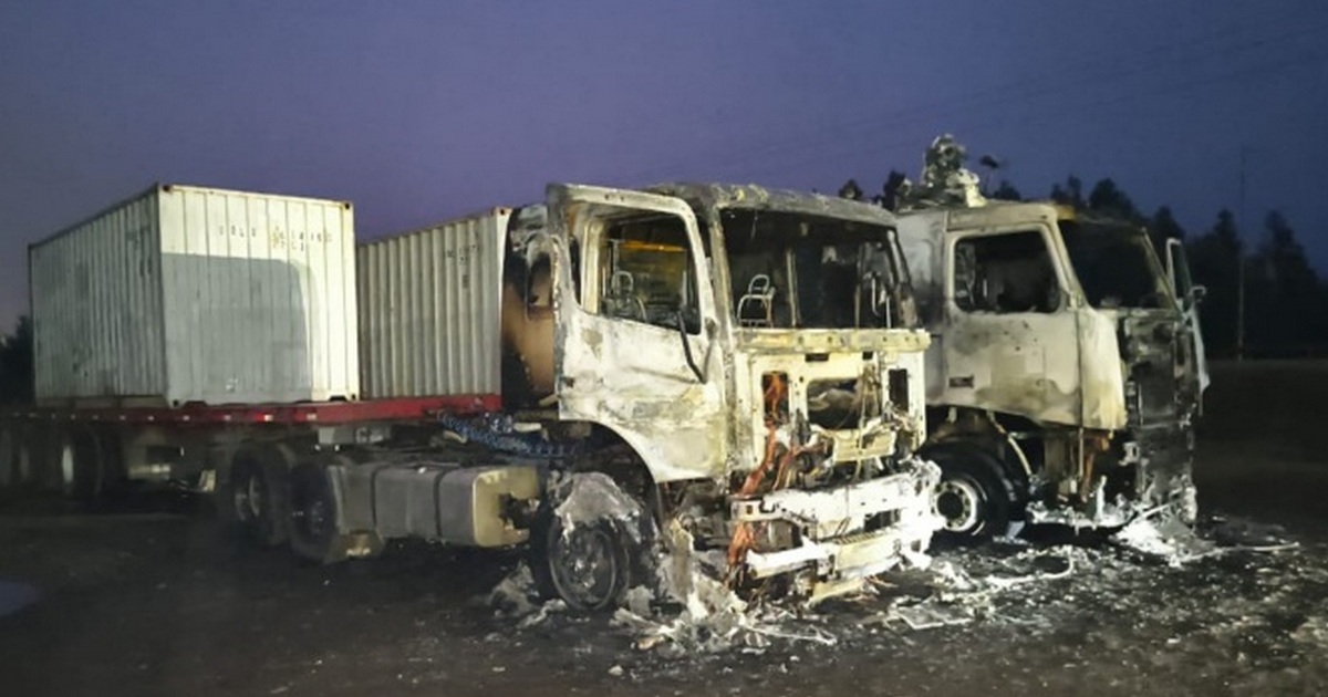 Dos camiones quemados y otros dos con impactos de bala en Ruta 5 a la altura de Ercilla