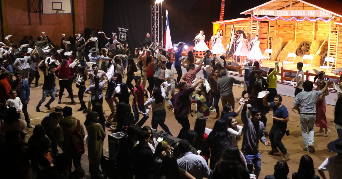 Toltén da inicio a las celebraciones de Fiestas Patrias con la 24º versión de Toltén Cuecas Cien