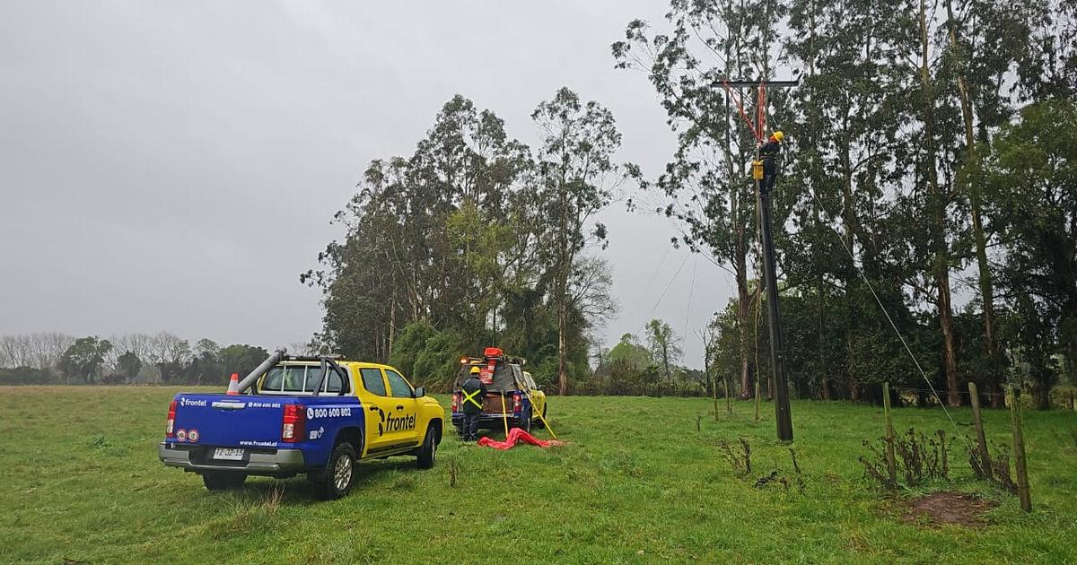 Frontel refuerza labores de reposición de servicio eléctrico en zonas rurales de la región tras paso de sistema frontal