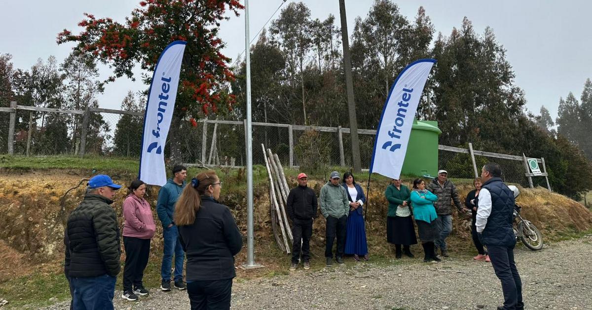 Frontel inaugura iluminación de Posta Matte Sanchez en Carahue