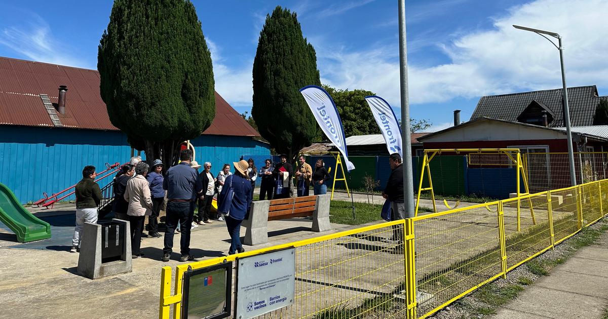 Nueva iluminación de Frontel da vida a la Plaza Los Regidores en Teodoro Schmidt