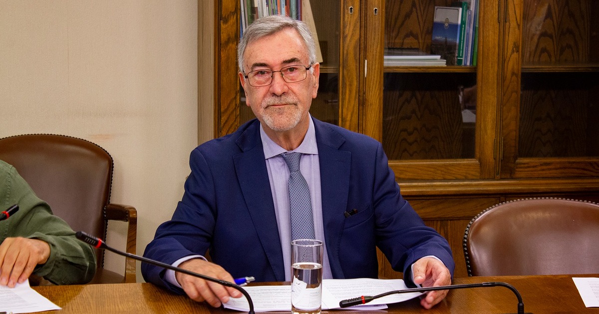 Diputado Jorge Saffirio valora proyecto que prohíbe celulares en colegios a partir de 2026