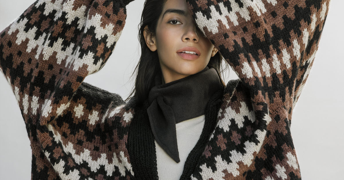Primeros Pueblos lanza su primera colección de sweaters tejidos a mano junto a artesanas rurales de La Araucanía