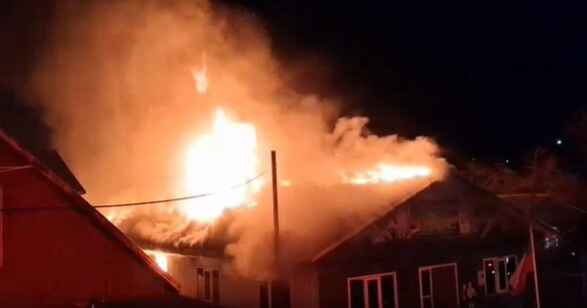 Adulto mayor de 81 años fallece en incendio que destruyó una vivienda y dañó una sede social en Lonquimay