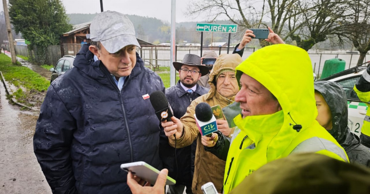 Alcalde Leonelli y ministro Poduje recorrieron puntos críticos afectados por las lluvias de la ciudad de Lumaco